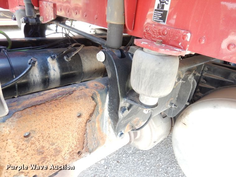 image for item DG0765 2010 Peterbilt 386  semi truck