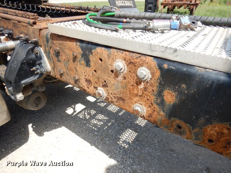 image for item DG0765 2010 Peterbilt 386  semi truck