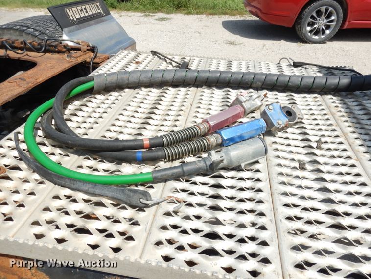 image for item DG0765 2010 Peterbilt 386  semi truck