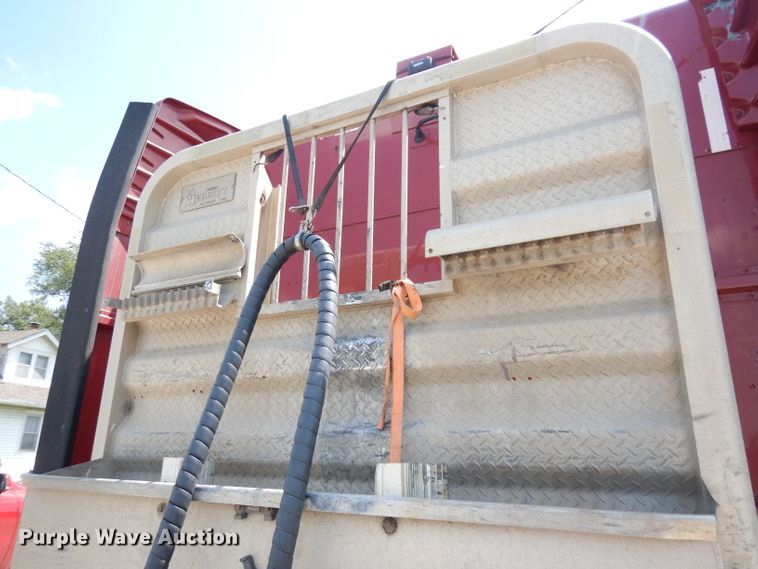 image for item DG0765 2010 Peterbilt 386  semi truck