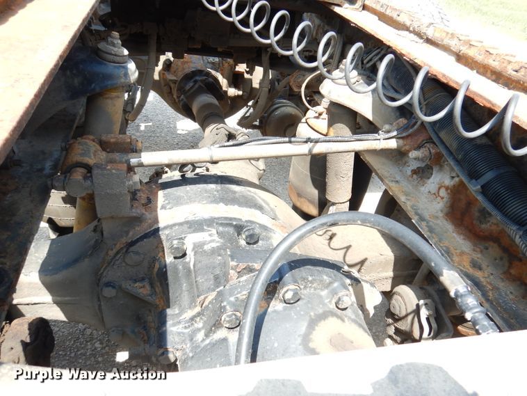 image for item DG0765 2010 Peterbilt 386  semi truck