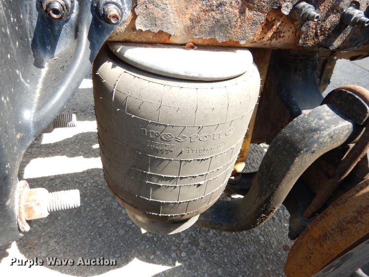 image for item DG0765 2010 Peterbilt 386  semi truck