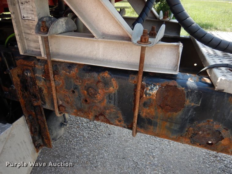 image for item DG0765 2010 Peterbilt 386  semi truck