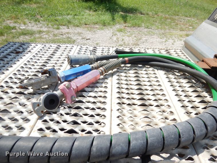 image for item DG0765 2010 Peterbilt 386  semi truck