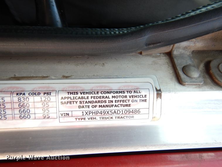 image for item DG0765 2010 Peterbilt 386  semi truck