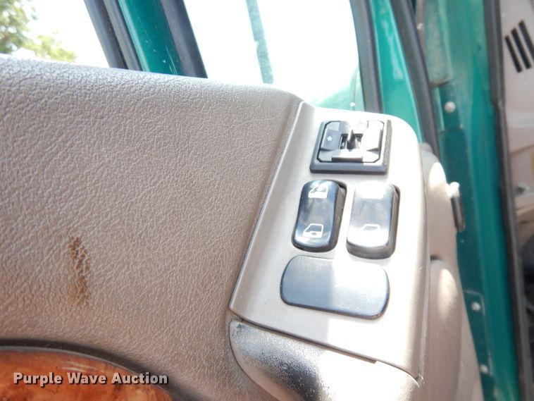 image for item DG0767 2004 Peterbilt 387  semi truck