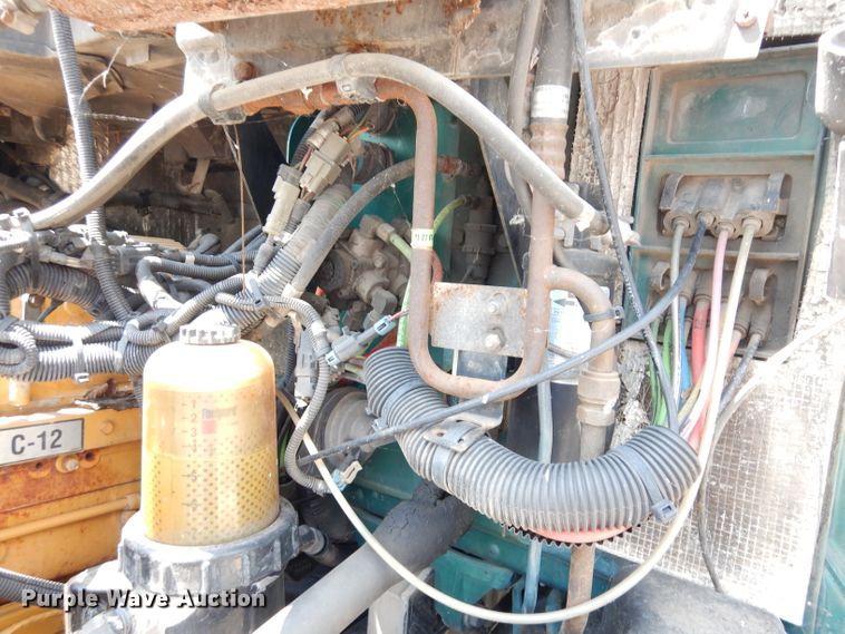 image for item DG0767 2004 Peterbilt 387  semi truck