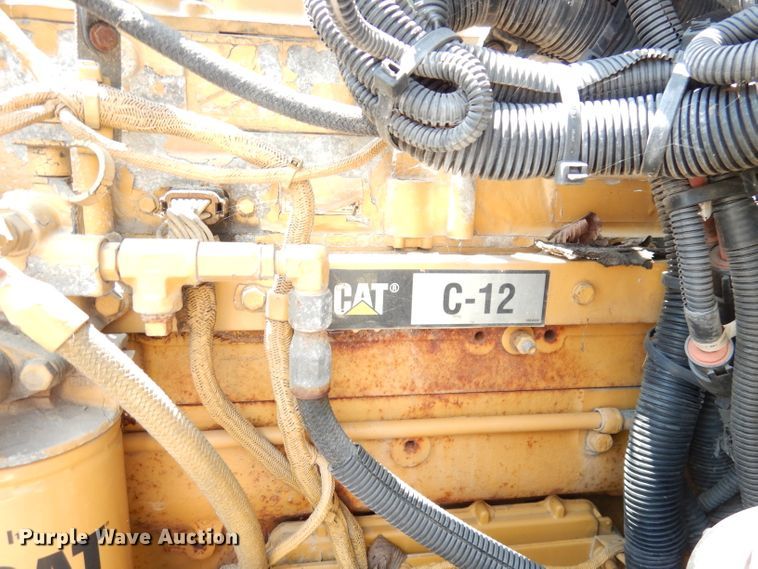 image for item DG0767 2004 Peterbilt 387  semi truck