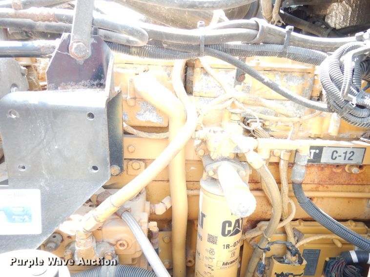 image for item DG0767 2004 Peterbilt 387  semi truck