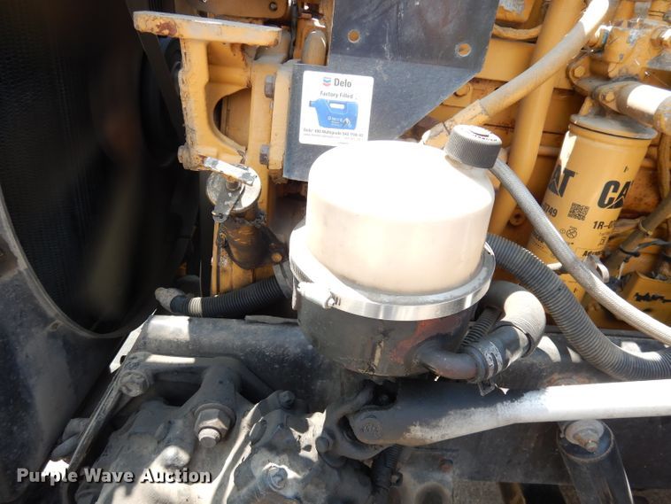 image for item DG0767 2004 Peterbilt 387  semi truck