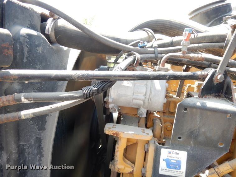 image for item DG0767 2004 Peterbilt 387  semi truck