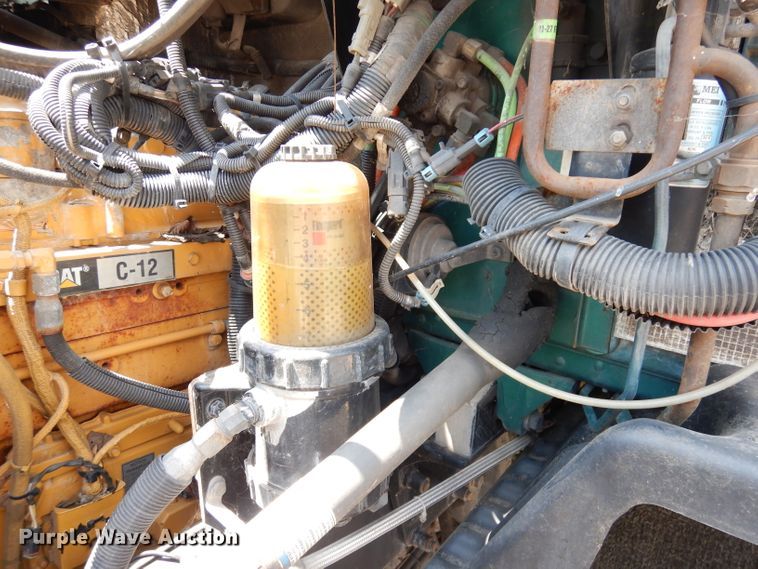 image for item DG0767 2004 Peterbilt 387  semi truck