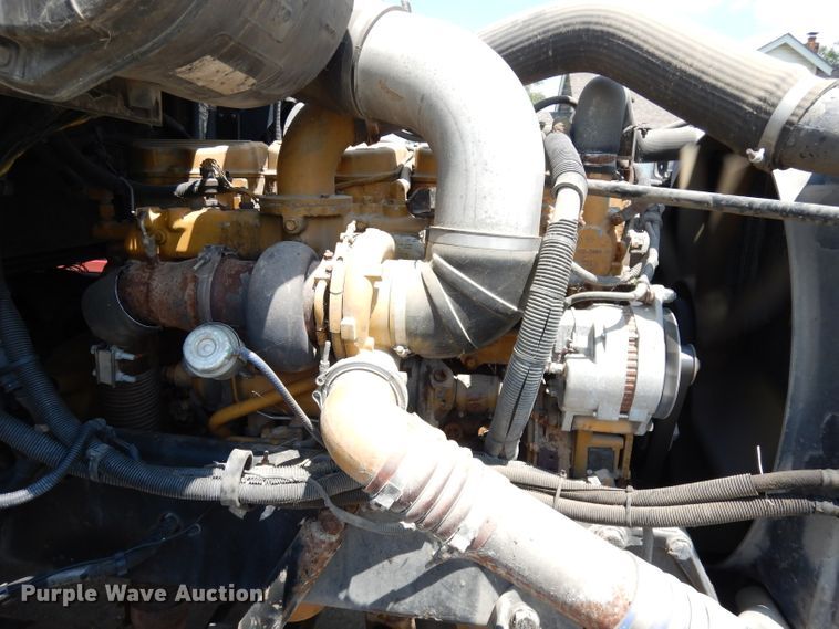 image for item DG0767 2004 Peterbilt 387  semi truck