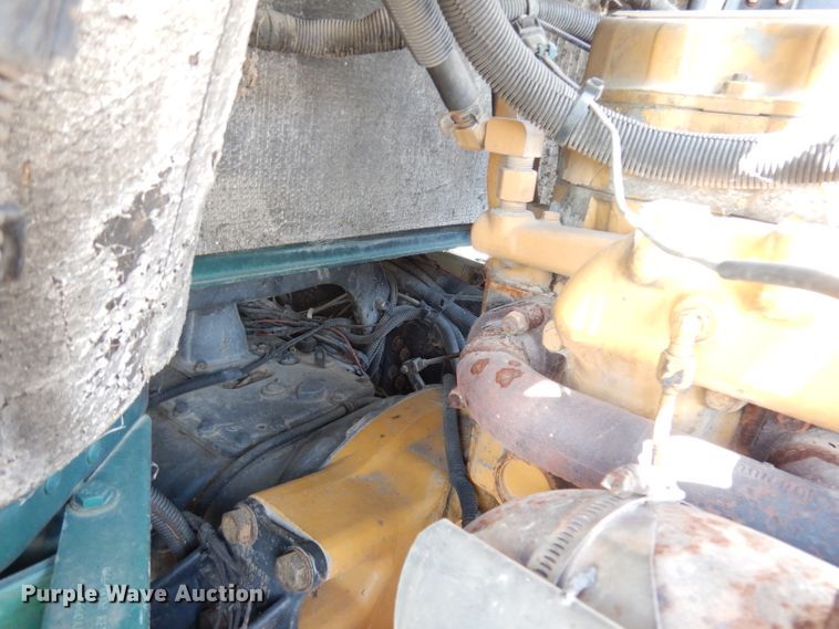 image for item DG0767 2004 Peterbilt 387  semi truck