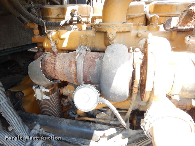 image for item DG0767 2004 Peterbilt 387  semi truck