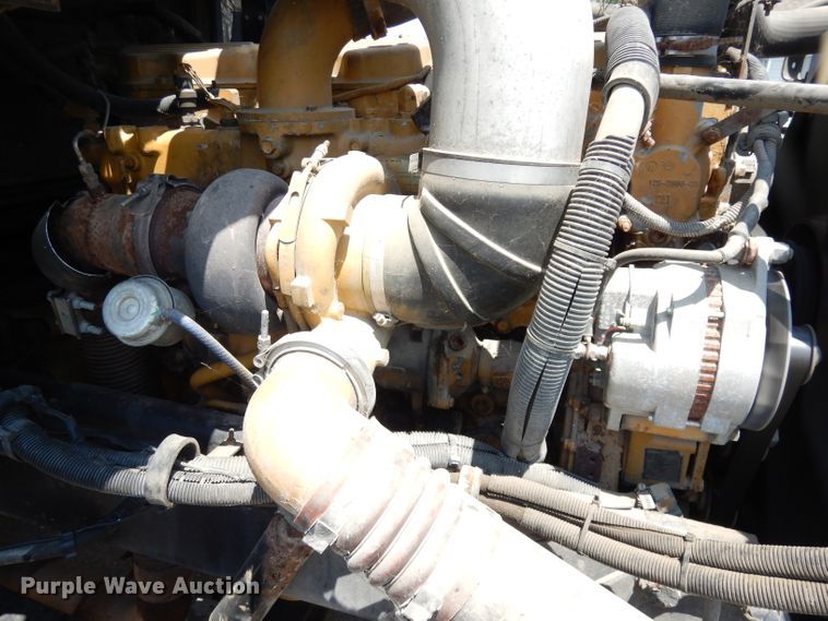 image for item DG0767 2004 Peterbilt 387  semi truck