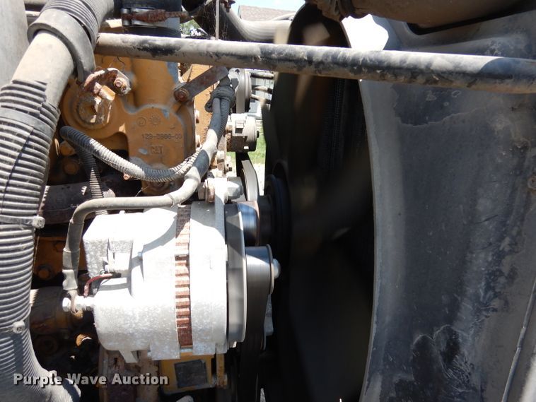 image for item DG0767 2004 Peterbilt 387  semi truck