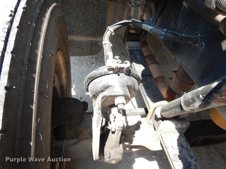 image for item DG0767 2004 Peterbilt 387  semi truck