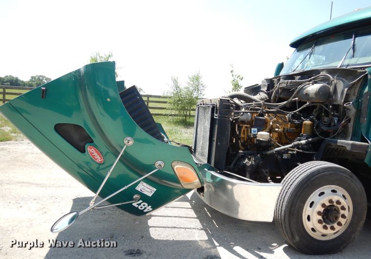 image for item DG0767 2004 Peterbilt 387  semi truck