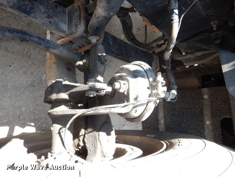 image for item DG0767 2004 Peterbilt 387  semi truck