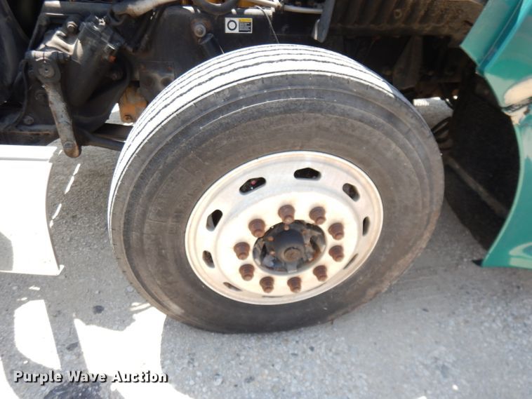 image for item DG0767 2004 Peterbilt 387  semi truck