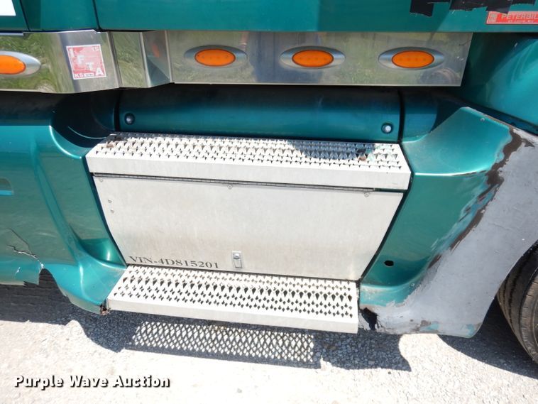 image for item DG0767 2004 Peterbilt 387  semi truck