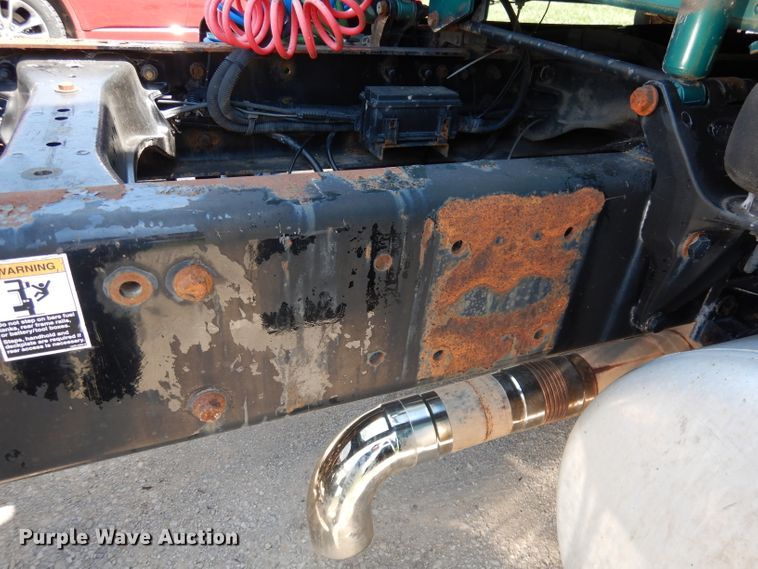 image for item DG0767 2004 Peterbilt 387  semi truck