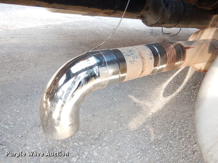 image for item DG0767 2004 Peterbilt 387  semi truck