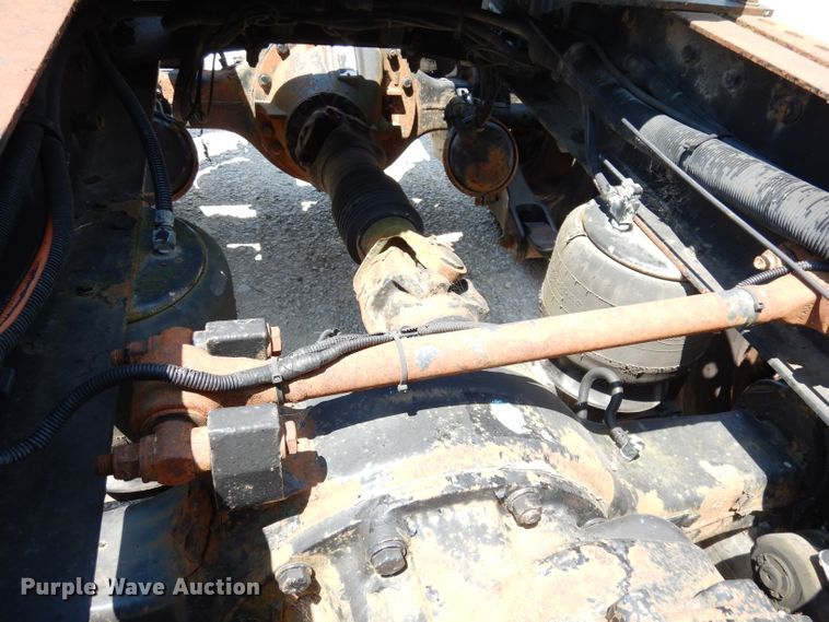 image for item DG0767 2004 Peterbilt 387  semi truck