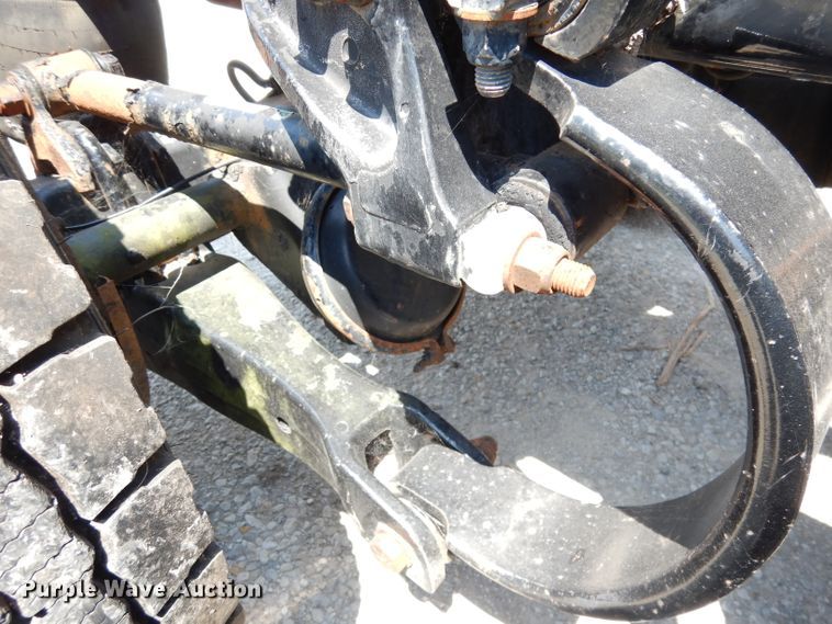 image for item DG0767 2004 Peterbilt 387  semi truck