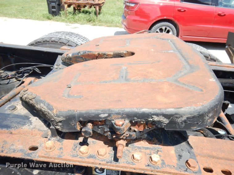 image for item DG0767 2004 Peterbilt 387  semi truck