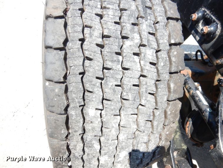 image for item DG0767 2004 Peterbilt 387  semi truck