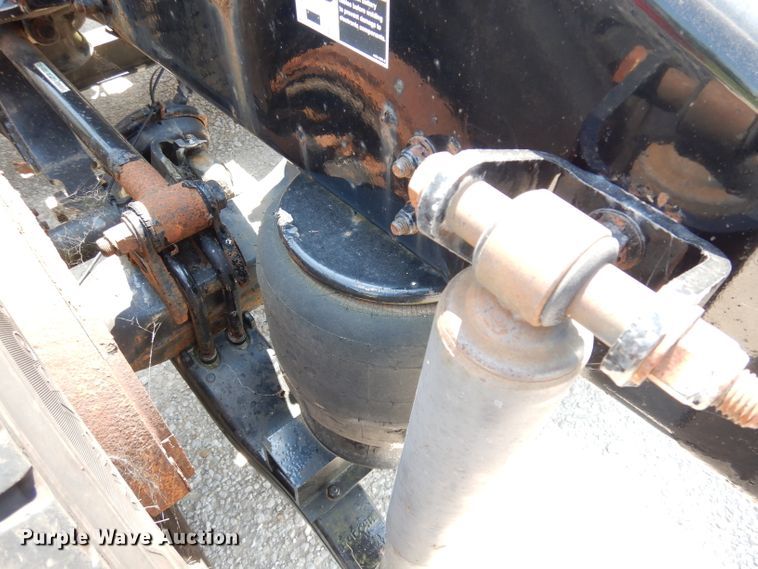 image for item DG0767 2004 Peterbilt 387  semi truck