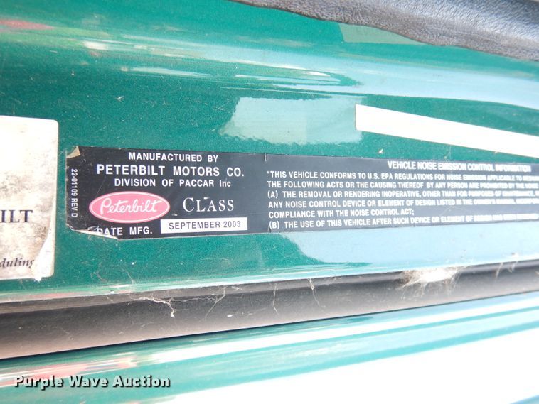 image for item DG0767 2004 Peterbilt 387  semi truck