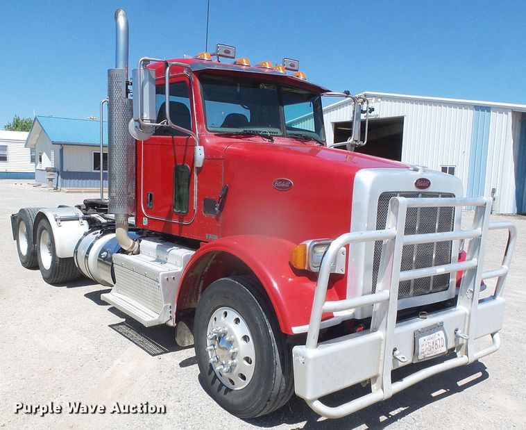 image for item DI5681 2012 Peterbilt 365  semi truck