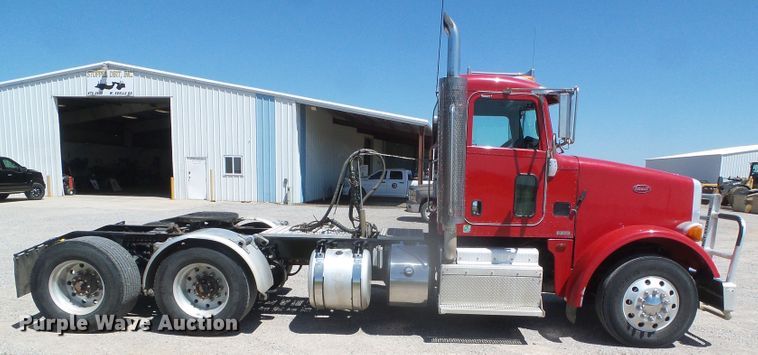 image for item DI5681 2012 Peterbilt 365  semi truck
