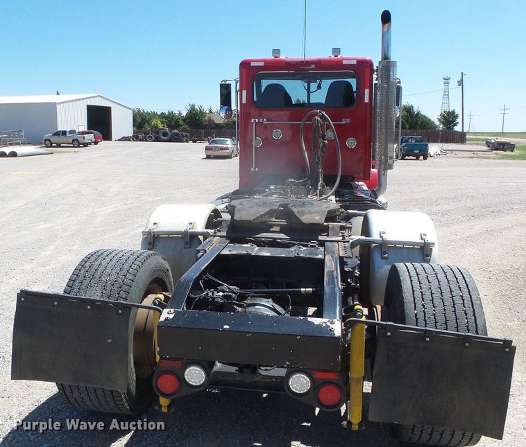 image for item DI5681 2012 Peterbilt 365  semi truck