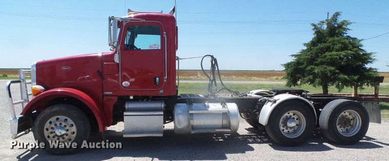 image for item DI5681 2012 Peterbilt 365  semi truck