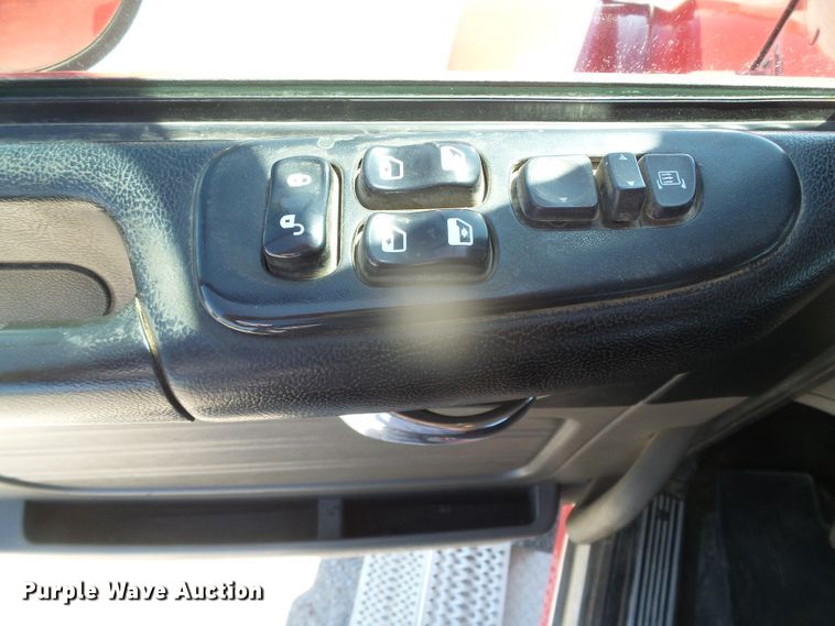 image for item DI5681 2012 Peterbilt 365  semi truck