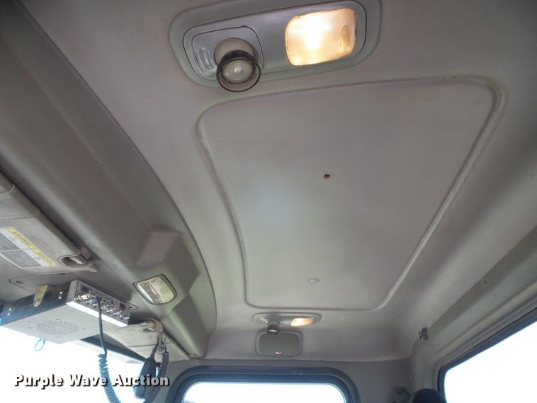 image for item DI5681 2012 Peterbilt 365  semi truck