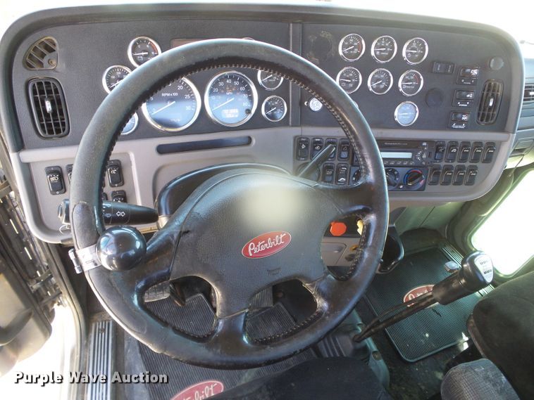 image for item DI5681 2012 Peterbilt 365  semi truck