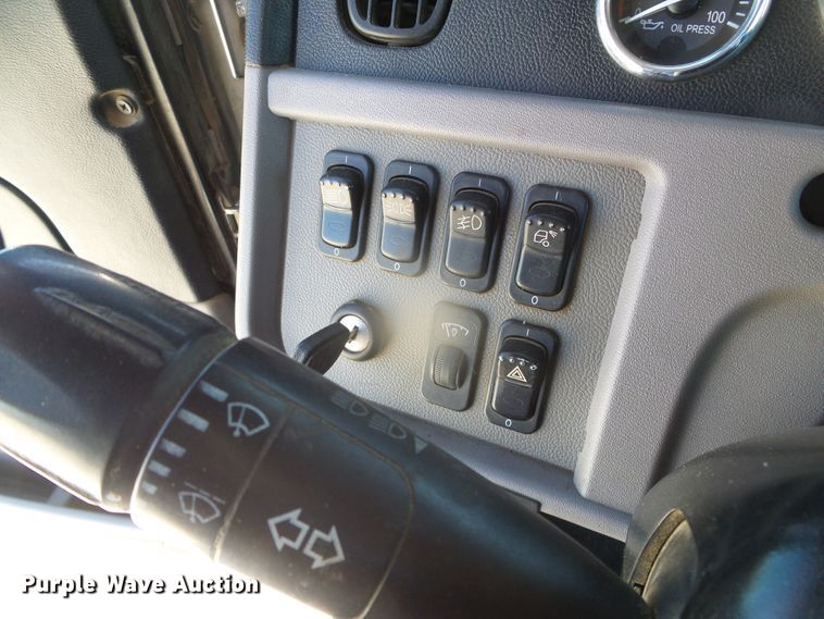 image for item DI5681 2012 Peterbilt 365  semi truck