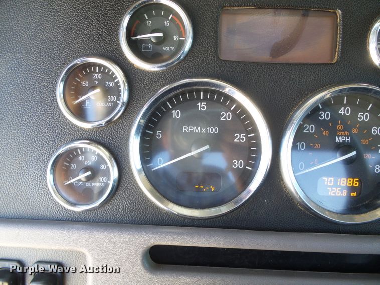 image for item DI5681 2012 Peterbilt 365  semi truck