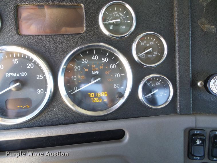 image for item DI5681 2012 Peterbilt 365  semi truck