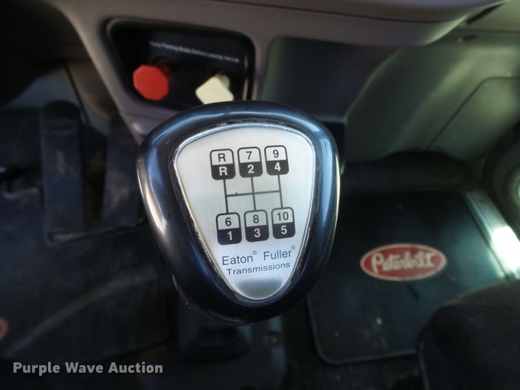 image for item DI5681 2012 Peterbilt 365  semi truck