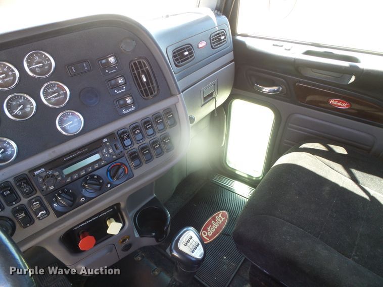 image for item DI5681 2012 Peterbilt 365  semi truck