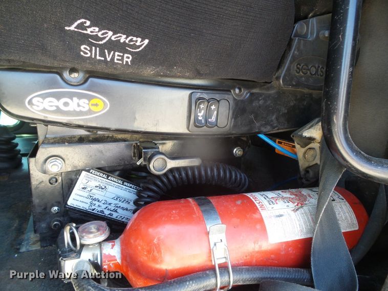 image for item DI5681 2012 Peterbilt 365  semi truck