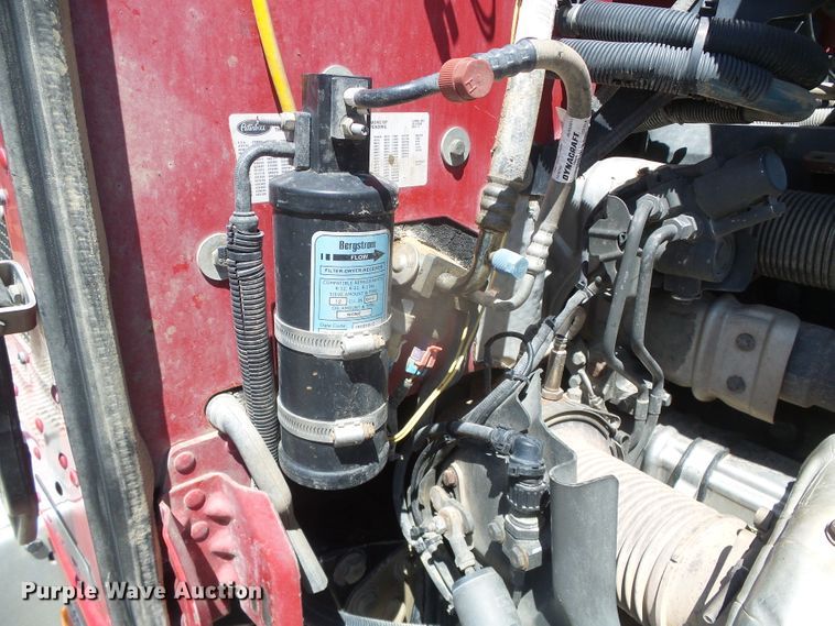 image for item DI5681 2012 Peterbilt 365  semi truck