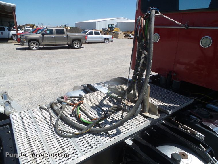 image for item DI5681 2012 Peterbilt 365  semi truck