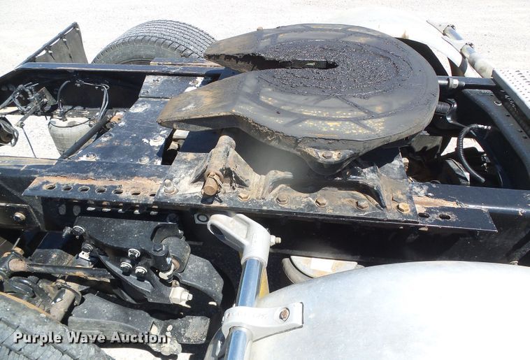 image for item DI5681 2012 Peterbilt 365  semi truck